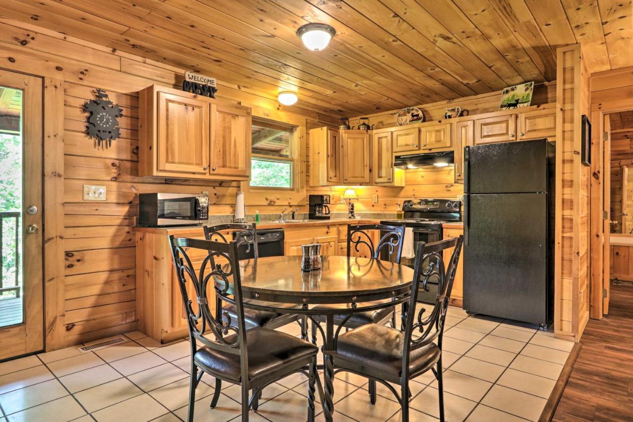 Cabin With Deck And Fireplace Less Than 3 Mi To Dollywood! Pigeon Forge Esterno foto