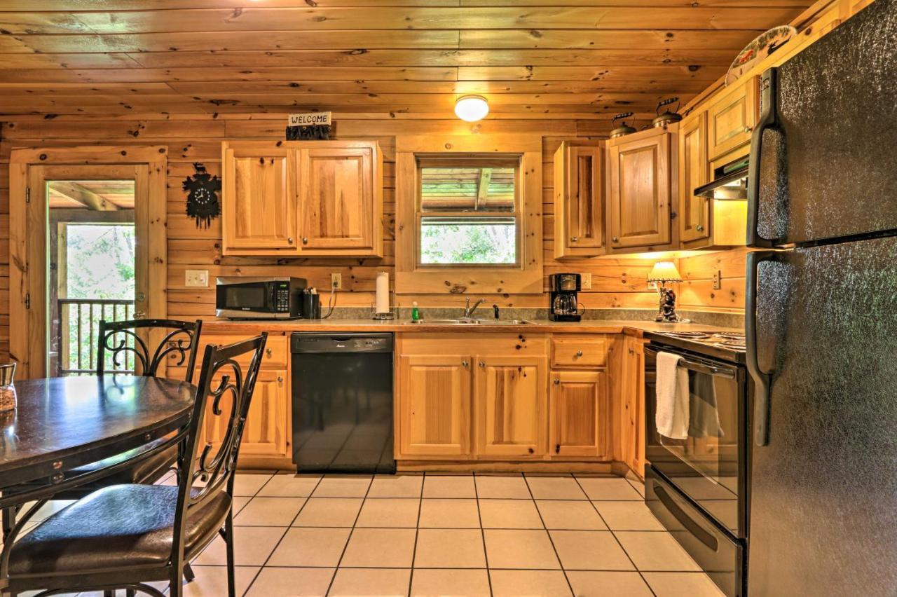 Cabin With Deck And Fireplace Less Than 3 Mi To Dollywood! Pigeon Forge Esterno foto